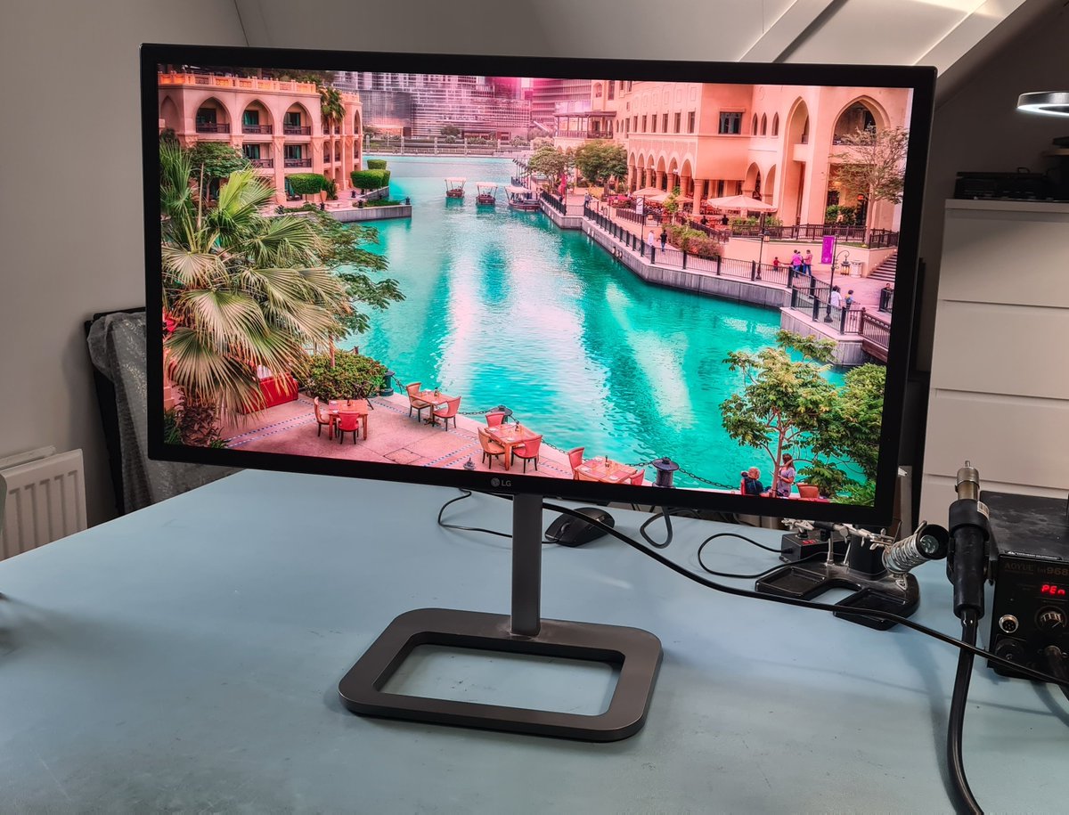 monitorkapot's tweet photo. Deze LG 31MU97Z-B monitor ging niet meer aan vanwege firmware dat in bootloop was geraakt. Opnieuw flashen van deze firmware heeft dit probleem opgelost en de monitor werkt weer helemaal perfect. #LG #31MU97 #31MU97B #31MU97ZB https://t.co/O73GAbwDre