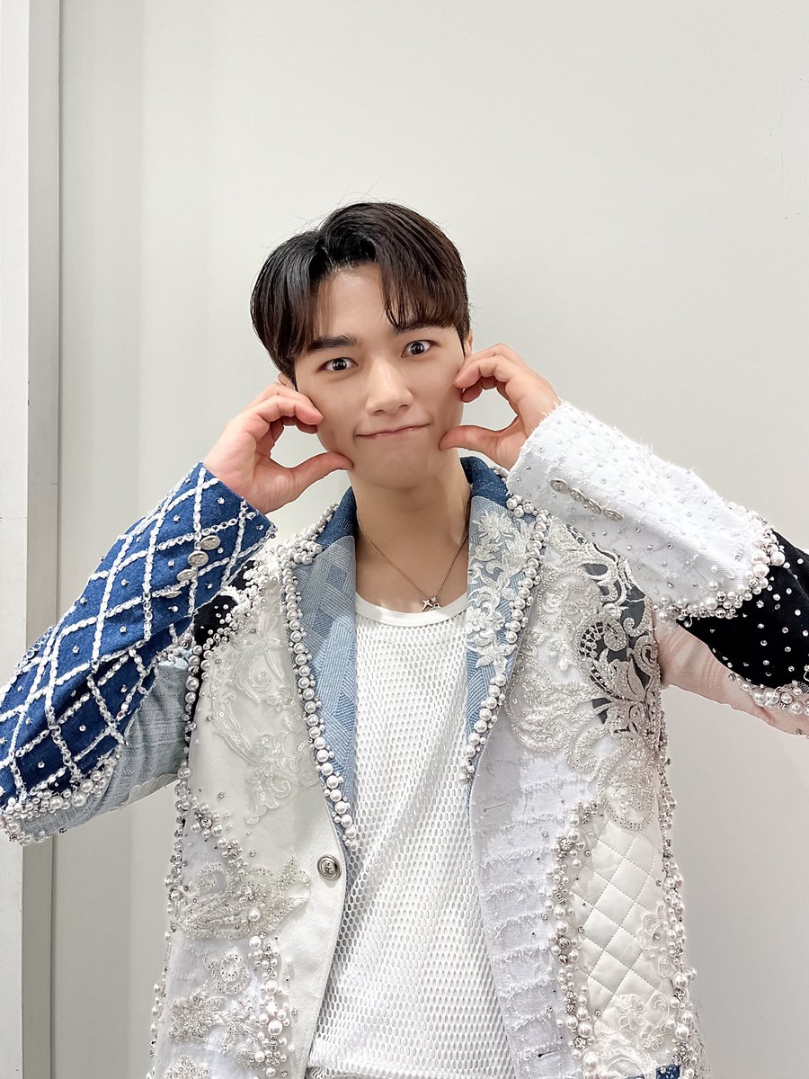 LKMS_official's tweet photo. [📷] #LIMITED_EDITION DAY3

너무 소중했던 만큼 쏜살같이 지나간 3일 간의 콘서트😭
15주년 프로젝트의 첫 시작을 함깨해 주셔서 감사합니다💛

#김명수 #KIMMYUNGSOO #엘 #L
#인피니트 #INFINITE 
#인스피릿과_영원히_함께해
#명수도_영원히_여러분_편 https://t.co/BDbRTOoeaC
