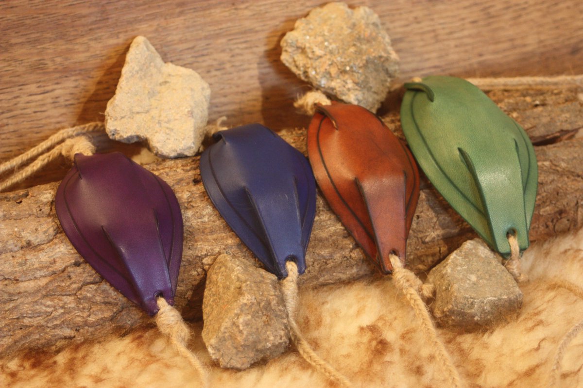 ThuleHandcrafts's tweet photo. The Slings could be considered toys, or even weapons, depending on the skill of the user.
They would make nice gifts for boys, but be warned, it required practise to get good with them. And it is not recommended to practise while glass windows are around.
They go for 10€. https://t.co/G8VjefSets