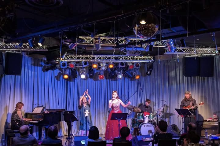 kaguya_kk's tweet photo. かぐや&OKず
年内ラストイベントの
クリスマスライブ🎶
お陰様で無事に終える事が
出来ました✨
お越し頂きました皆様
誠にありがとうございました✨
来年も
大はしゃぎの大暴れして頂けますよう
飛ばして参りますので😚
よろしくお願いいたします✨
#esarrow https://t.co/fTJP16cWa4