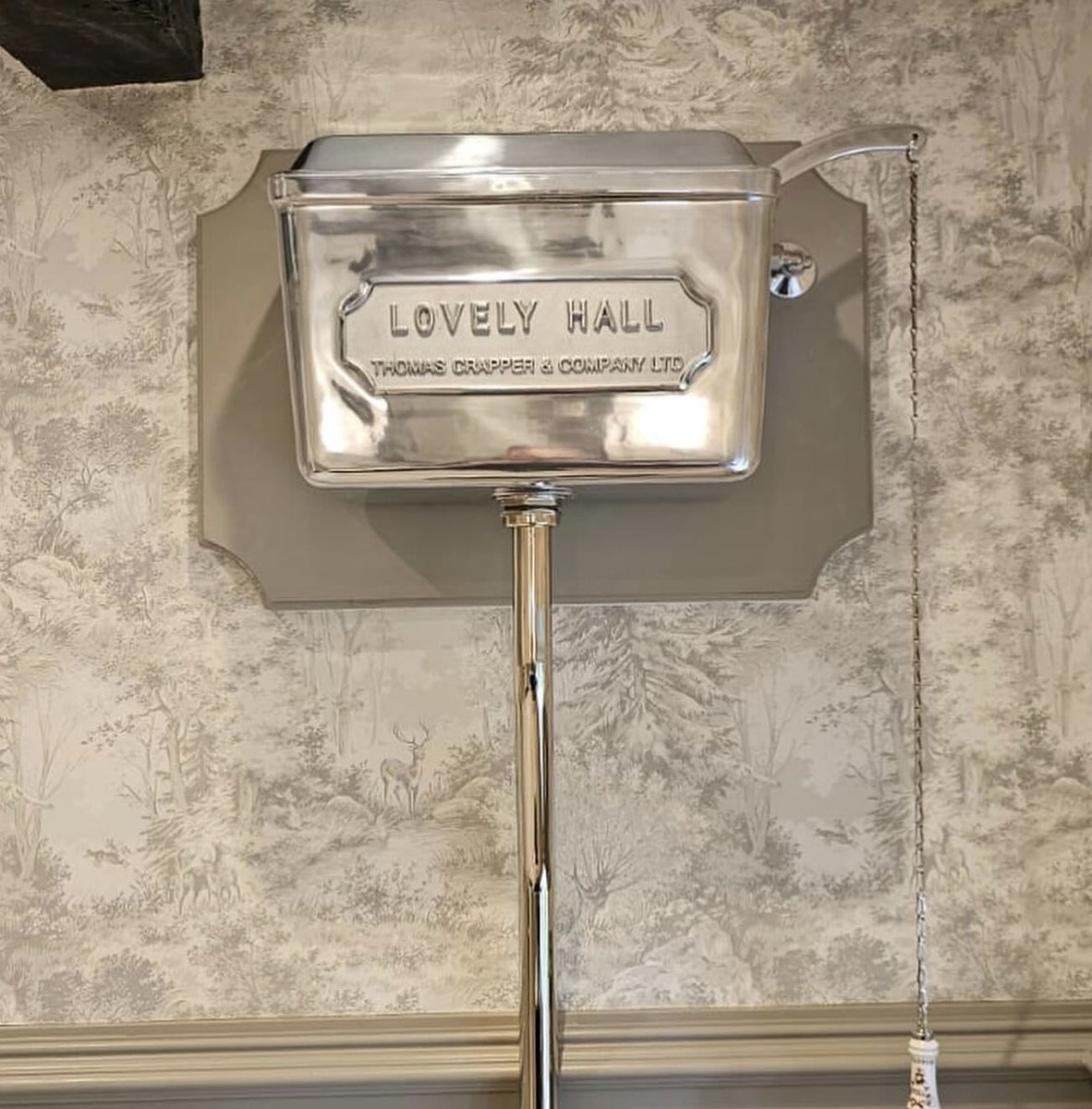 Personalise your Crapper. 

A bespoke Thomas Crapper cistern with your name, house name or company name.

#bathroom #badkamer #interior #interiordesign #toilet #Zondag #weekend #house