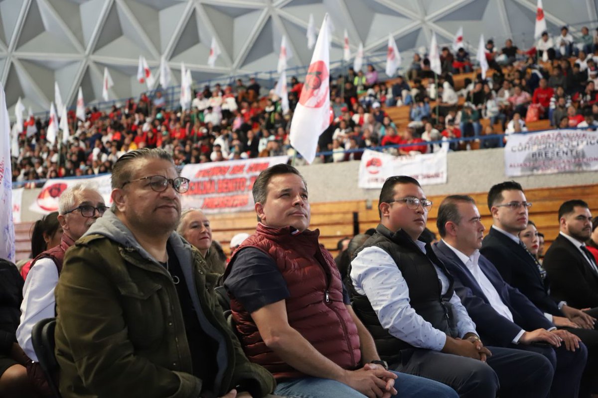AlcaldiaAO's tweet photo. 🤝 Luis Edgardo Palacios, director de Coordinación Política de Álvaro Obregón, asistió a la Asamblea General de la Alianza de Organizaciones Sociales.

Este encuentro fortalece el diálogo con líderes comunitarios y reafirma nuestro compromiso con la participación ciudadana. https://t.co/wvHYKxQhd3