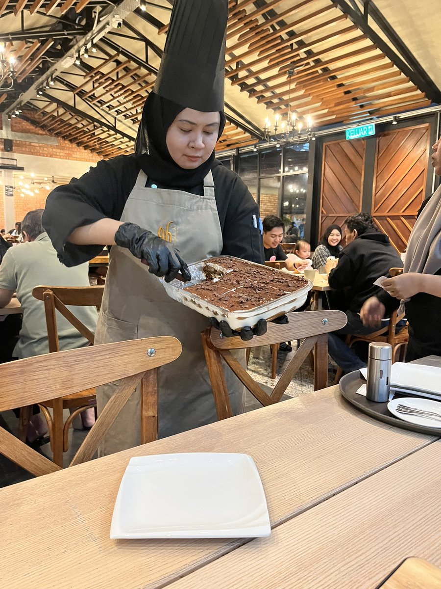 overflow_kaizen's tweet image. They got the best Tiramisu in Nilai 100/100
📍GASTROHUB