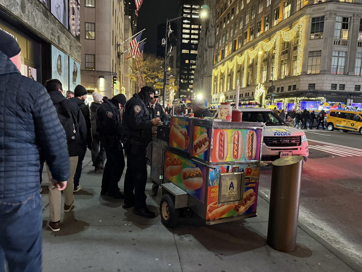 NYPDMTN's tweet photo. On Friday night, 

An operation was held for illegal vending in Rockefeller Center.

Enforcing these laws ensures public safety, protects consumers from unregulated goods, and supports local businesses operating legally. 

Stay safe, and stay alert. https://t.co/qfnH4WIHD9