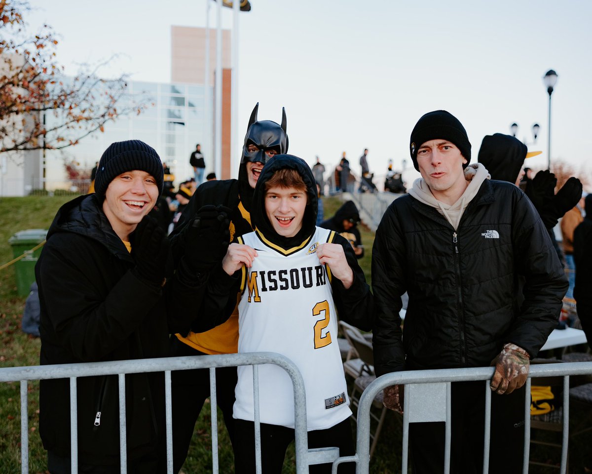 MizzouHoops's tweet photo. Ready

#MIZ 🐯 https://t.co/hXUDNRNBQo