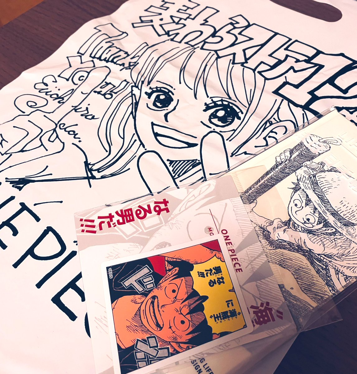 麦わらストア行ってきた☺️
金欠だったから迷いに迷い！
そして買いたい欲を抑えに抑え！
ほぼ日手帳と激カッコよステッカーを購入しました🥹
今度来た時は爆買いするぞ✨️