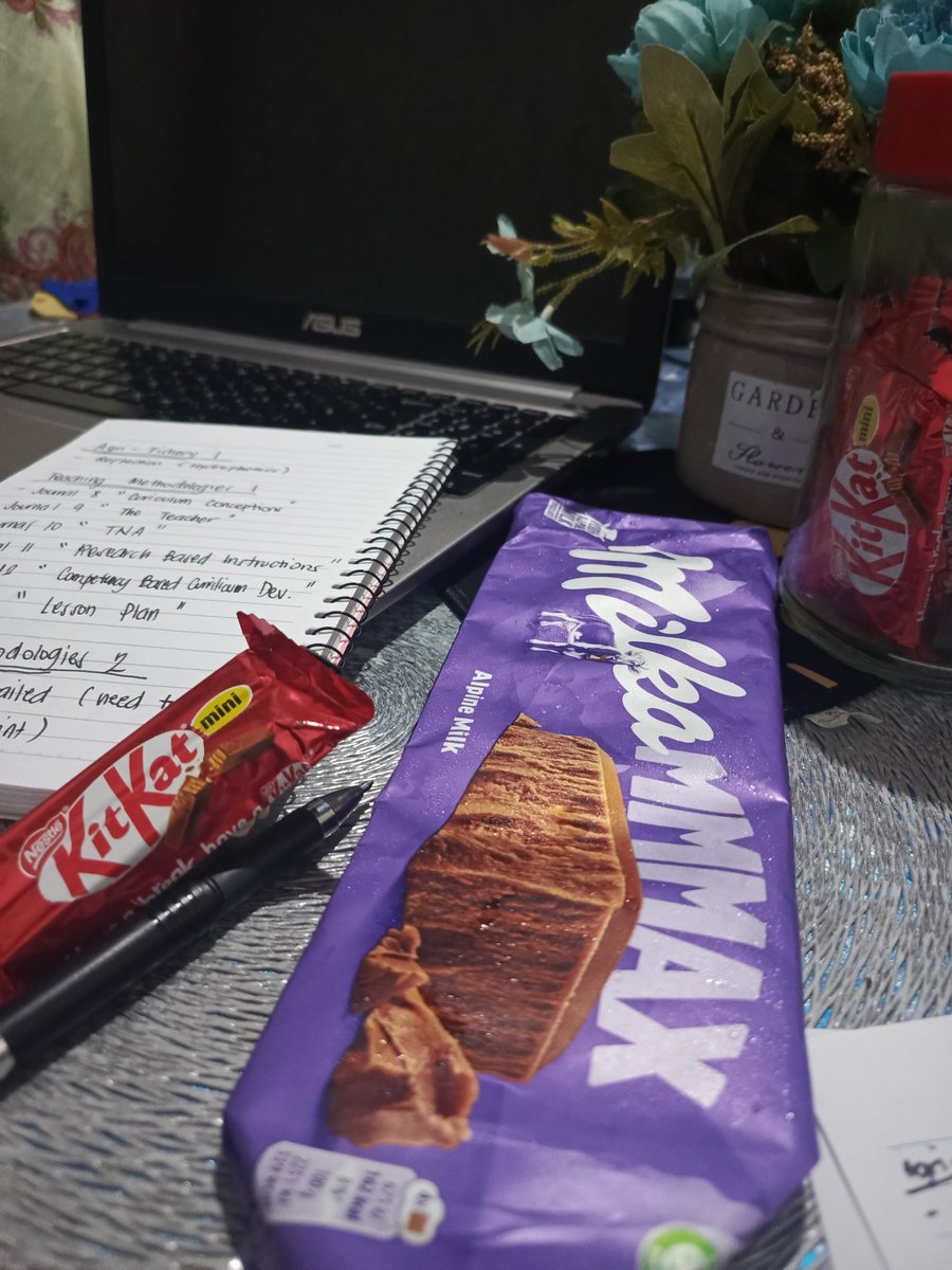 dereck_strmdr04's tweet photo. mas mauuna ko pang maubos 'to kesa sa matapos ang reviewer https://t.co/jD2mMZr0uP
