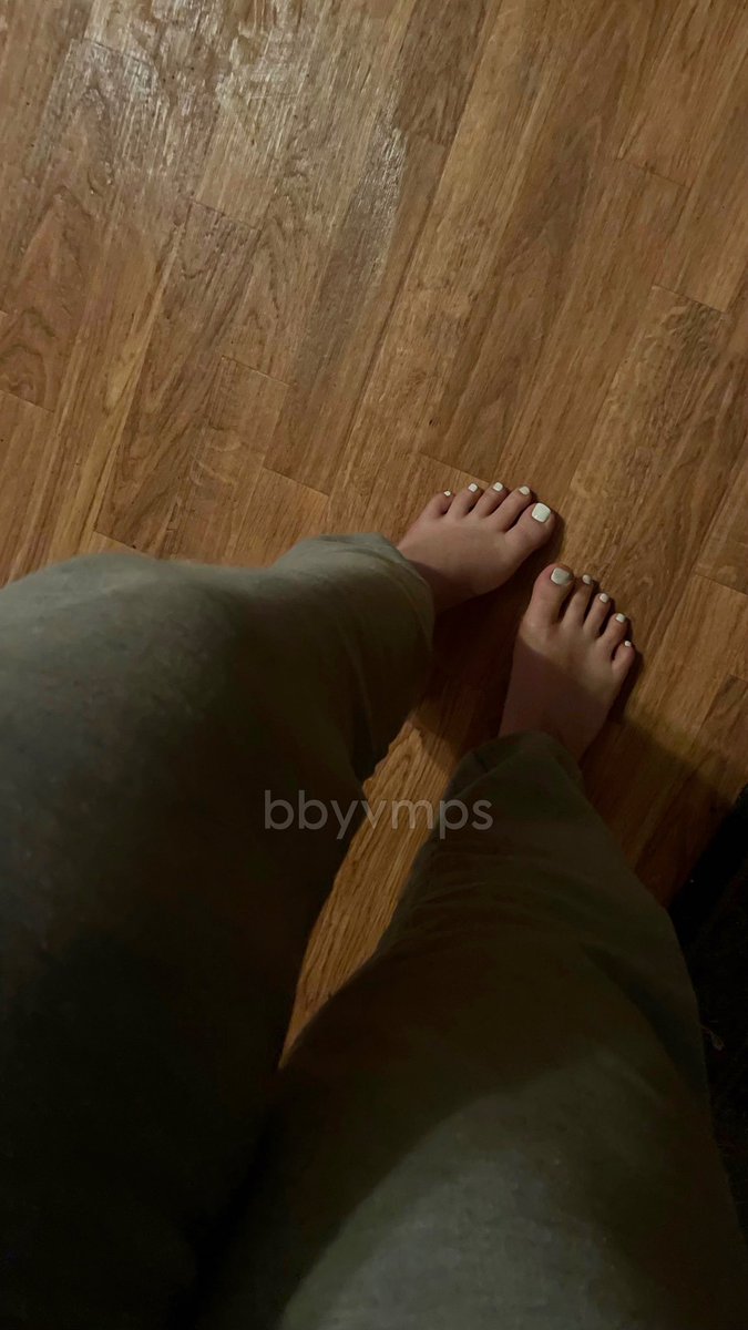 bbyvmps's tweet photo. lick my feet loser https://t.co/criaEbHK3e