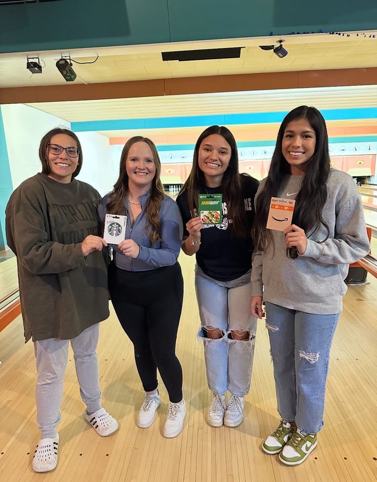 End of the season award winners: Jessica G -Golden Boot , Emorie- Most Assists and Emma B. - Team MVP 

&amp; picture of our top bowlers of the night! 

#SwordsUp ⚽️🎳⚔️