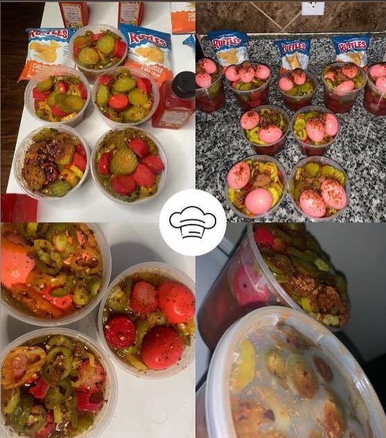 PrettyTeaqnt's tweet photo. A spicy bowl thread>>

Spicy Valley Spicy bowls!❤️‍🔥
•Eggs
•Hot sausage 
•Jalapeños
•Banana peppers 
•Pickles
•Seasoning
#miami https://t.co/uF7UXwDij9