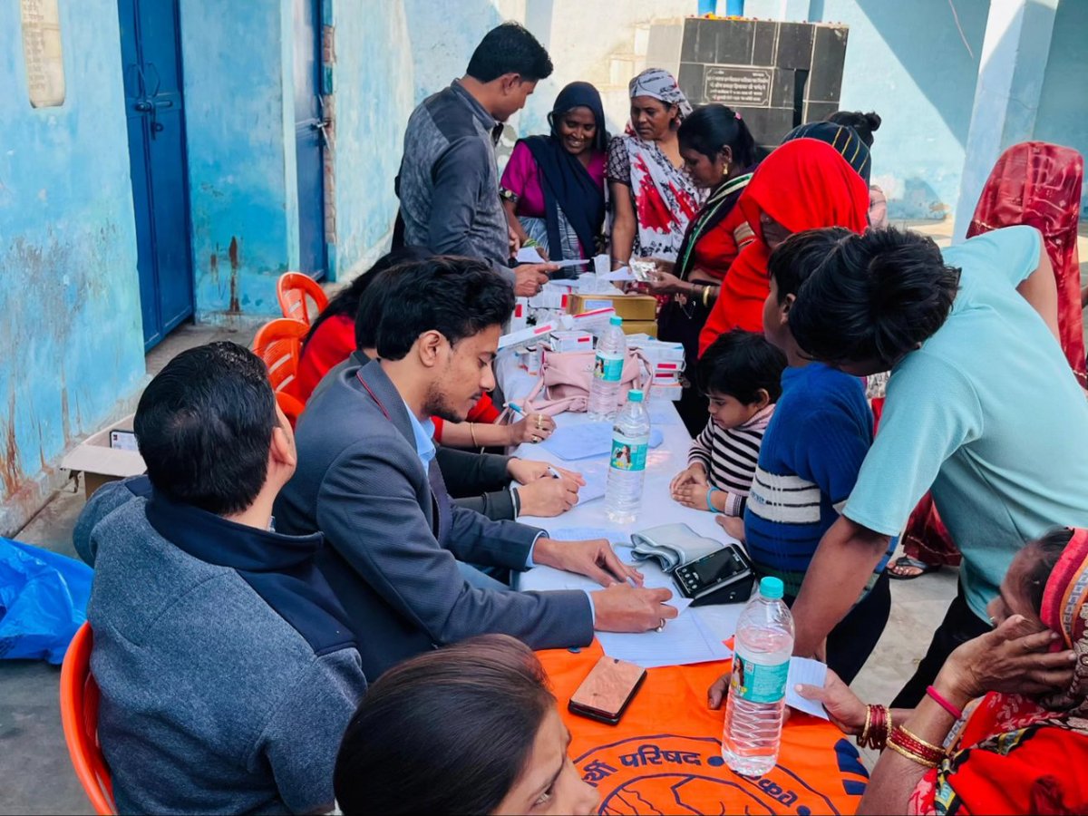 MeDeVisionOrg's tweet photo. MeDeVision Agra Metropolitan organized a free health check-up camp in Rambagh Nagar on the occasion of the death anniversary of Dr. Bhimrao Ambedkar, observed as "Social Harmony Day." 

#Social_Harmony_Day https://t.co/7dH6TL8COK