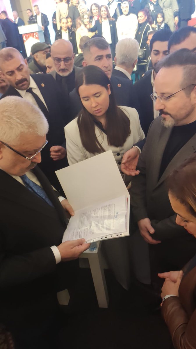 DMDTurkiye's tweet photo. Bir ve Birlikte Hilal'e Doğru Türkiye Toplantıları kapsamında İstanbul'da yapılan organisazyona Duchenne Kas Hastalığı ile Mücadele Derneği İstanbul İl Temsilcisi Celal Tüntaş ve İstanbul'daki ailelerimizle katılım sağladık.

Toplantıda Milliyetçi Hareket Partisi Genel Başkan Yardımcısı Sayın Prf. Dr. Semih Yalçın'a talep dostlarımızı ilettik. 

Gösterdiği ilgi ve destekten dolayı kendilerine şükranlarımızı sunuyoruz. 

@E_SemihYalcin
@MHP_Bilgi
@_MHPistanbul_
@dmdturkiye 
#Dmdninİlacıİçin