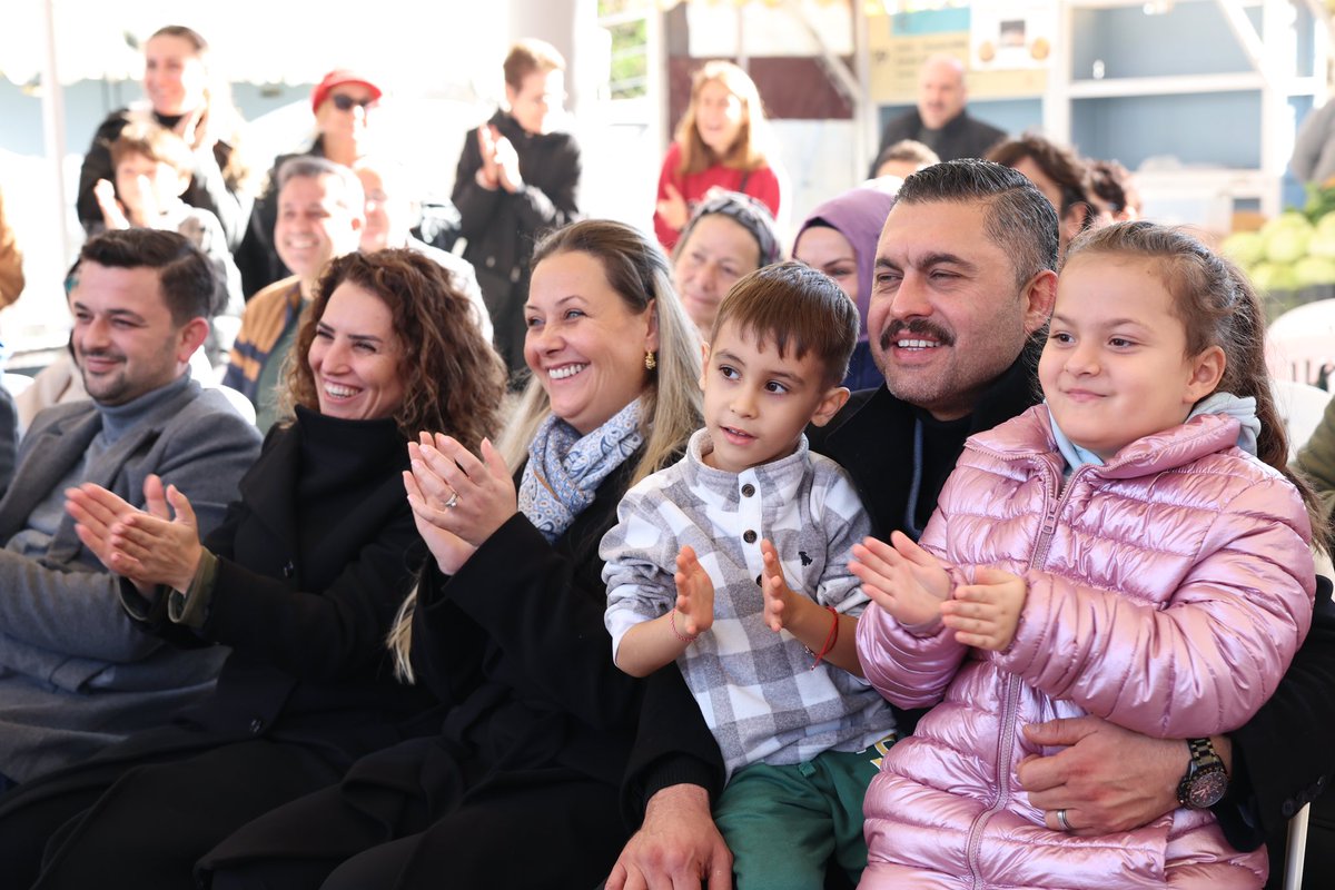ozgurkabadayi_'s tweet image. Toprak Ana Günü Kutlu Olsun. 🌱🌾

Bugün Yeryüzü Pazarımızda düzenlediğimiz Toprak Ana Günü etkinliğine göstermiş olduğunuz yoğun ilgiden dolayı teşekkür ederiz. 

Geleneksel tarım, doğal gıda ve yerli üreticinin destekçisi olmaya devam edeceğiz. 

#TerraMadreDay #SlowFood #Şile