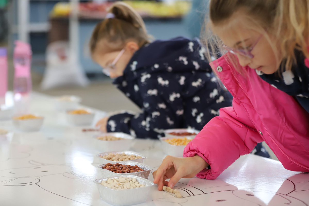 ozgurkabadayi_'s tweet image. Toprak Ana Günü Kutlu Olsun. 🌱🌾

Bugün Yeryüzü Pazarımızda düzenlediğimiz Toprak Ana Günü etkinliğine göstermiş olduğunuz yoğun ilgiden dolayı teşekkür ederiz. 

Geleneksel tarım, doğal gıda ve yerli üreticinin destekçisi olmaya devam edeceğiz. 

#TerraMadreDay #SlowFood #Şile