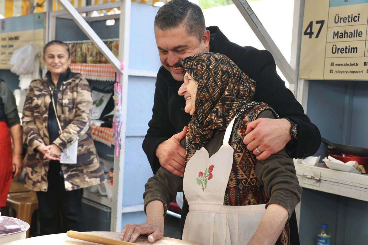 ozgurkabadayi_'s tweet image. Toprak Ana Günü Kutlu Olsun. 🌱🌾

Bugün Yeryüzü Pazarımızda düzenlediğimiz Toprak Ana Günü etkinliğine göstermiş olduğunuz yoğun ilgiden dolayı teşekkür ederiz. 

Geleneksel tarım, doğal gıda ve yerli üreticinin destekçisi olmaya devam edeceğiz. 

#TerraMadreDay #SlowFood #Şile