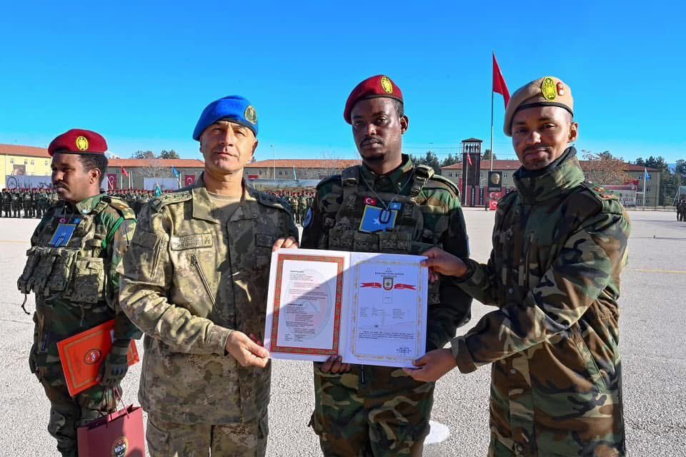TurkishCentury's tweet image. SOMALI officers may soon participate in Türkiye&apos;s SAT/SAS training programs and begin serving as Navy SEALs/#SpecOps specialists in brotherly Somalia based on a new TSK doctrine expected to come into effect in 2025, pending approval by Türkiye&apos;s MGK as well as Somali authorities.…