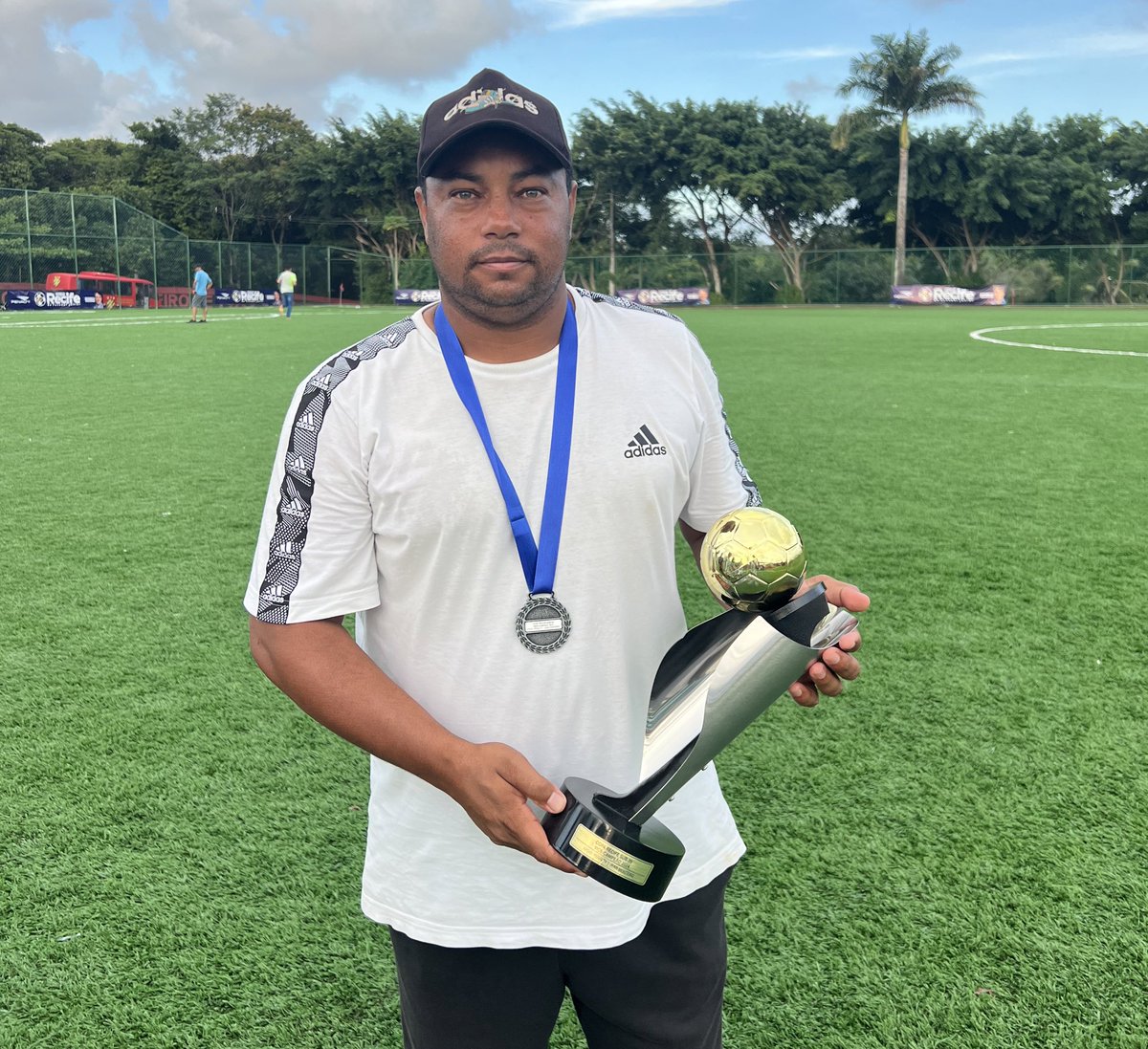 Romerorei's tweet photo. ⚽️✍️🏆👏🏻 https://t.co/hStiygTGTp