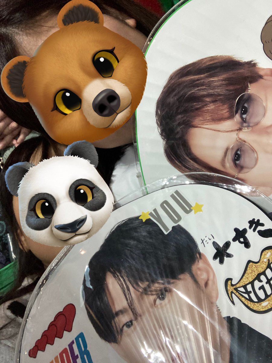 k8cto1's tweet photo. もう！SUPER EIGHT最高すぎ！！懐かしさ全開の演出に大笑いのMCに、アンコールのなに？笑
5人とも可愛すぎでした💚🖤🧡💜💙
周りのeighterさんも優しくて、帰���にまさかの緑の銀テくれた方も…😍娘がペンラポーチをトイレに忘れたけどinfoに届けてくれた方にも感謝！！感謝でいっぱいの1日でした！ https://t.co/j6DQNXxT87