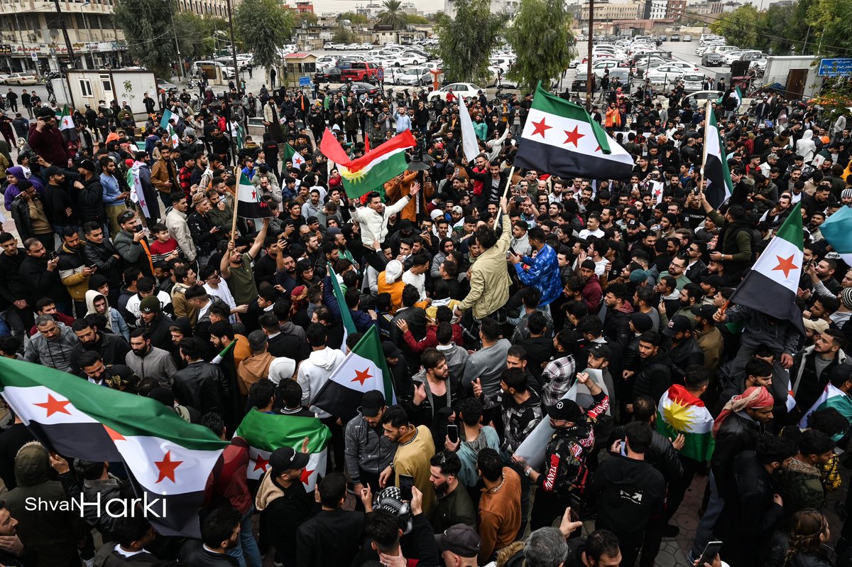 ShvanHarki's tweet photo. Erbil, Syrian citizens celebrate the fall of Bashar al-Assad's regime in Syria.
#Kurdistan #Erbil #Arbil #Iraq #Syria #سوريا https://t.co/s4MhQiUSAq