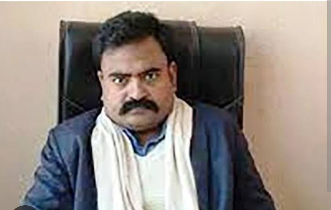 EklavyaRai1's tweet image. इलाहाबाद में आंदोलन सफ़ल हुआ क्योंकि वहाँ कोई नेता नहीं था और धरना आयोग के सामने चल रहा था। बिहार में ठीक उलट हुआ। आंदोलन को छात्रों द्वारा लीड किया जाना चाहिए था और आयोग के सामने से हटना न चाहिए था। उम्मीद है छात्र इन दोनों को याद रखेंगे
#Reopen70thBPSCForm
#Extend_70thBPSC_Exam