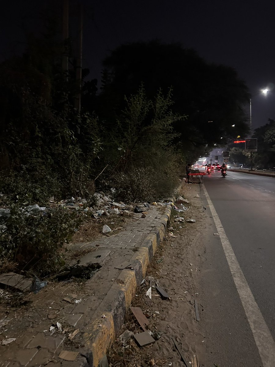 Sanjibchat's tweet photo. @MunCorpGurugram @OfficialGMDA 
Thank you lights on Vikas marg is now functional after several months. I request you to make the footpath on both sides pedestrian friendly. Location Vikas Marg Sec 50 between Arcadia and Wembley Estate. Sharing some pics https://t.co/EcUNURZftz