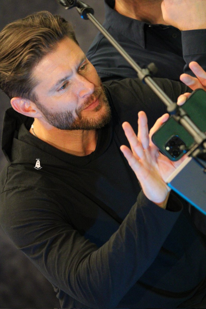 __mysticphotos's tweet photo. The love that this cast has for each other is everything. #SPNNASH #JensenAckles #AcklesNation #spnfamily https://t.co/FVeS6w0AHo