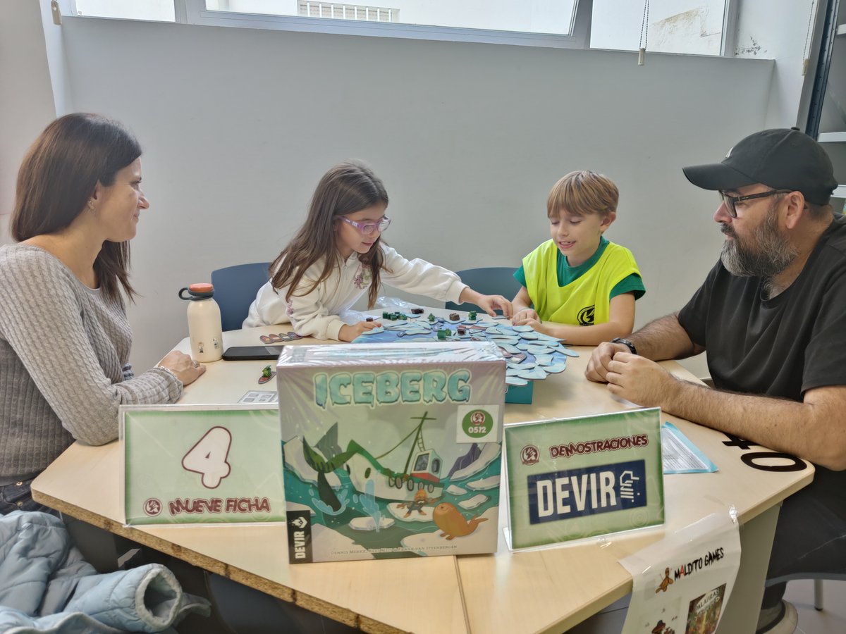 acmueveficha's tweet photo. 🤯🤯 REMEMBER 🤯🤯
Gacias a @DevirIberia. Torneo de Trio incluido, ¡¡tuvimos juegos para todo tipo de jugadores!!
Mas de 100 partidas registradas durante las jornadas.
#artsociety
#Botanicus
#dragonkeeper
#hilo
#iceberg
#selvaprohibida
#triodevir
#whitecastle https://t.co/yONQTxolkm
