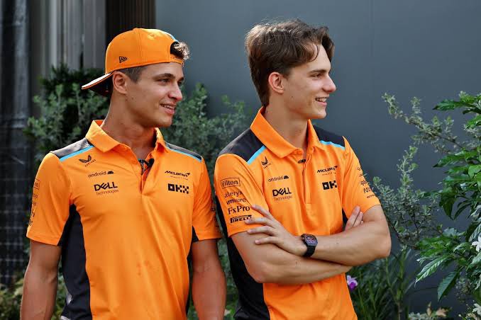 xiaojunsmoon's tweet photo. evil, sinister and orange 🧡 

#mclaren #AbuDhabiGrandPrix https://t.co/6mTr6bWu3V