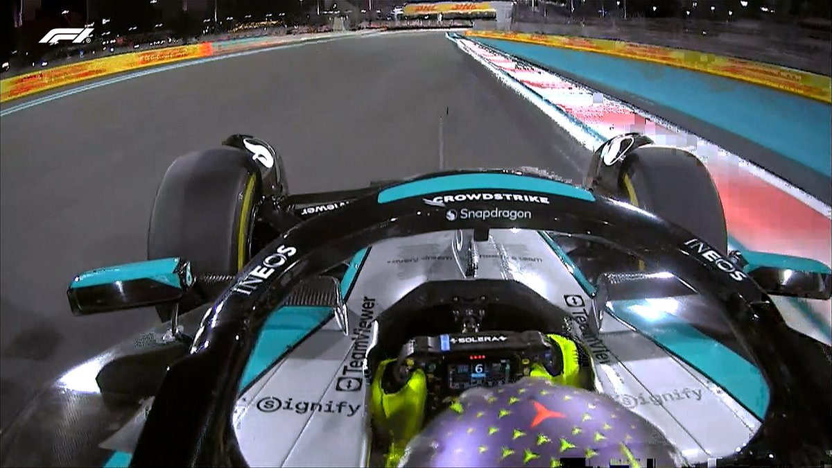 Lewis Hamilton gets past George Russell to take P4 in his final race with <a href="/MercedesAMGF1/">Mercedes-AMG PETRONAS F1 Team</a> 👏👏👏

#F1 #AbuDhabiGP