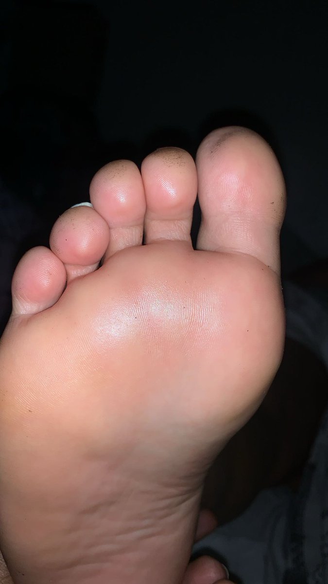 pretty_feets89's tweet photo. Slightly dirty toes https://t.co/SyPf39BxMT
