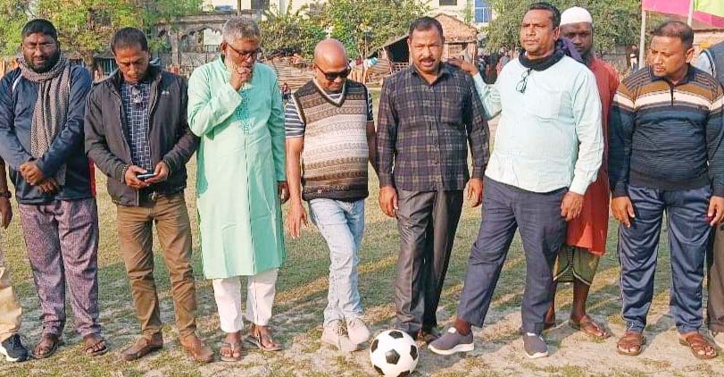 দেবহাটায় ইউনিয়ন ফুটবল গোল্ডকাপ টুর্নামেন্টের খেলা অনুষ্ঠিত