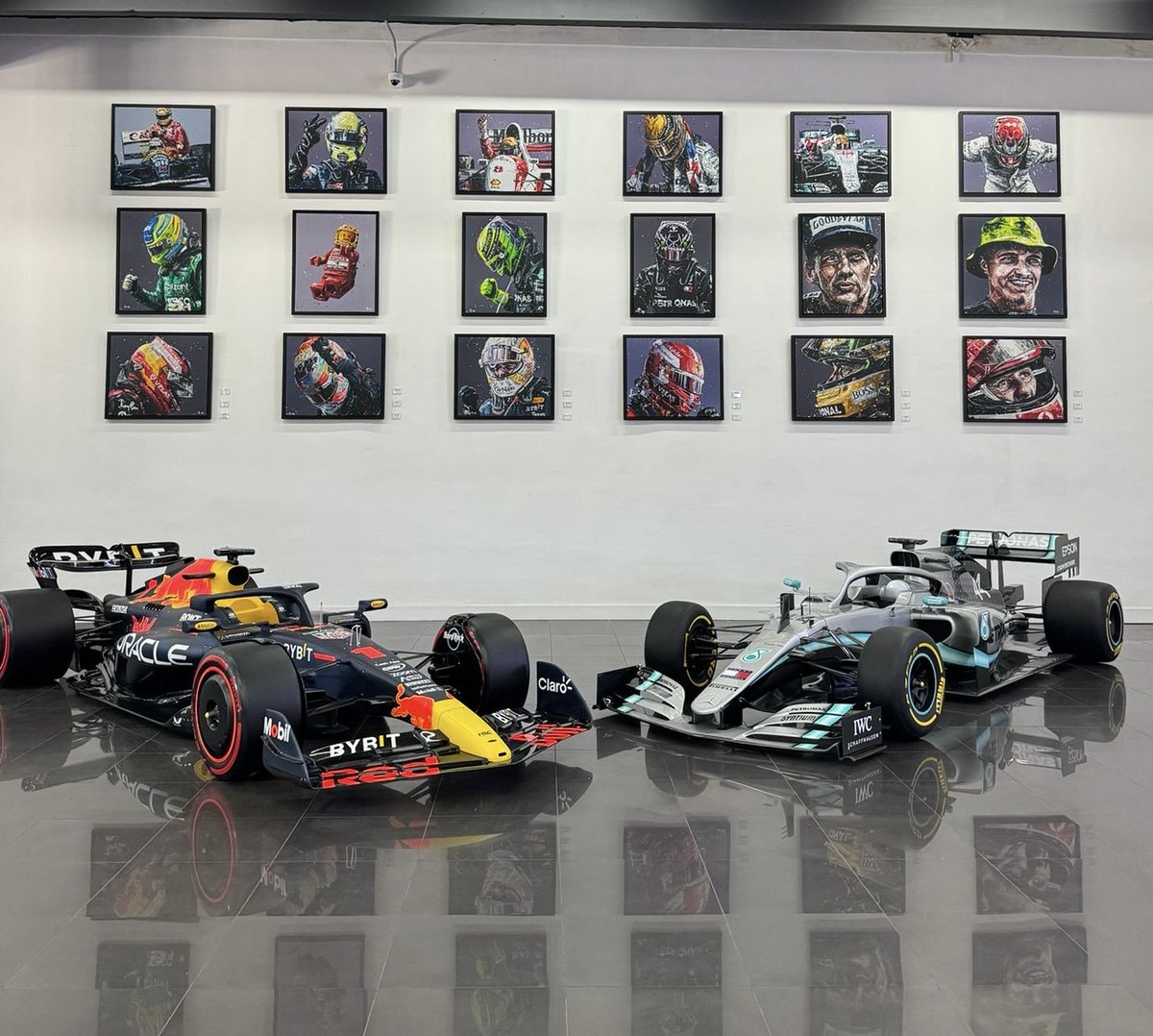 Autosport_Show's tweet photo. To help us celebrate #75YearsofF1, the incredibly talented @PaulOz will join us this January! 🎉 He'll be showcasing the McLaren-commissioned World Champion statues of Niki Lauda, Ayrton Senna, and James Hunt - plus much more! 
Get your tickets now at https://t.co/ou4gFagIeu! https://t.co/OGmWyWNjRi