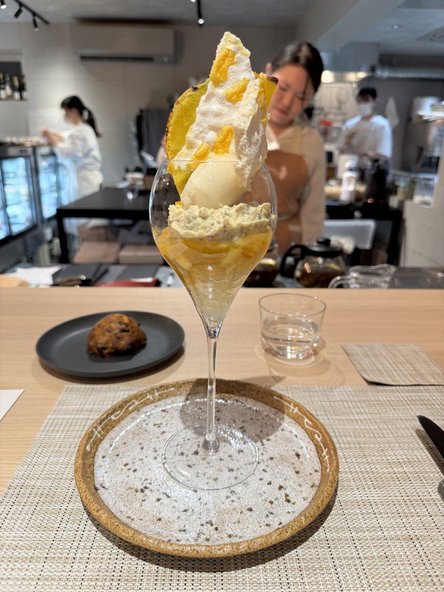 パフェ界隈に初めてお邪魔しました🍨
想像できない組み合わせで調和が取れている驚き、そしてそれに合わせる紅茶のベストマッチ感、それらが全て新体験🆕
知見を広げられました🙏
#カズベイクのパフェ大すこなんだ