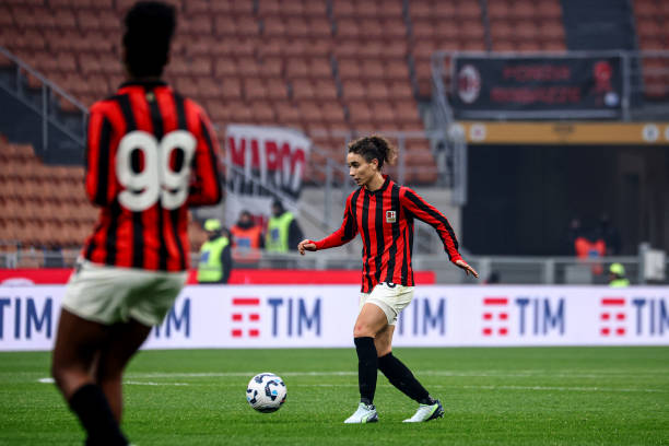 MilanPosts's tweet photo. AC MILAN 125TH ANNIVERSARY KIT 🔴⚫️ https://t.co/vbwqlI8dgn