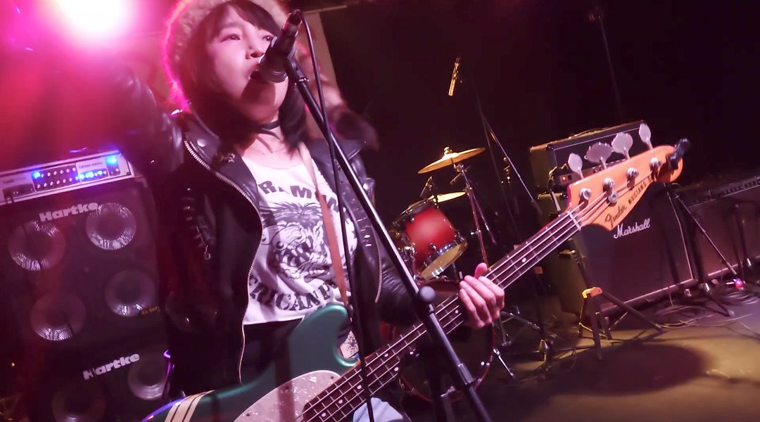 19810621's tweet photo. #ハリケーンサリー(#ヘイホーレッツゴー) 
@ #沼袋Section9  2024.12.8(日)

#RAMONES の日本公式ファンクラブイベント！
(RAMONES FAN CLUB JAPAN)
ラモーンズの50周年記念のイベント！
このイベントにサリーさんが、ヘイホーレッツゴーのベースで！ 

#50周年記念パーティ
#渡辺信之 #HurricaneSally https://t.co/zPpXEomksR