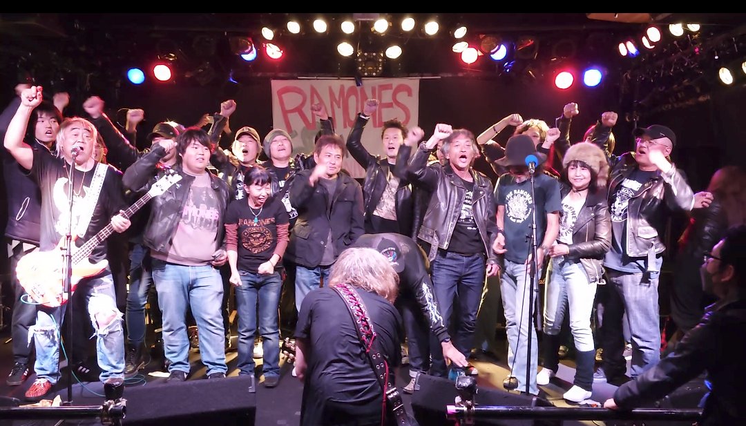 19810621's tweet photo. #ハリケーンサリー(#ヘイホーレッツゴー) 
@ #沼袋Section9  2024.12.8(日)

#RAMONES の日本公式ファンクラブイベント！
(RAMONES FAN CLUB JAPAN)
ラモーンズの50周年記念のイベント！
このイベントにサリーさんが、ヘイホーレッツゴーのベースで！ 

#50周年記念パーティ
#渡辺信之 #HurricaneSally https://t.co/zPpXEomksR