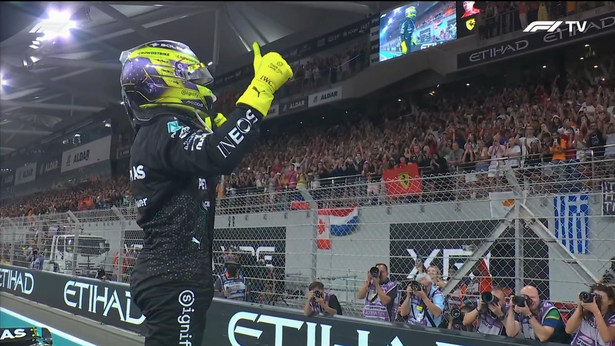 f1speed_indo's tweet photo. Lewis Hamilton salip George Russell untuk finis P4 di balaapn terakhirnya di Mercedes.

Dia start dari P16 👏👏👏 https://t.co/0V9GUMAlvn