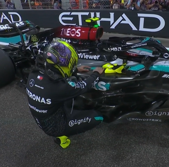 blog_formula1's tweet photo. A EMOÇÃO DE LEWIS HAMILTON NA SUA DESPEDIDA DA MERCEDES https://t.co/CrZwzydPyw