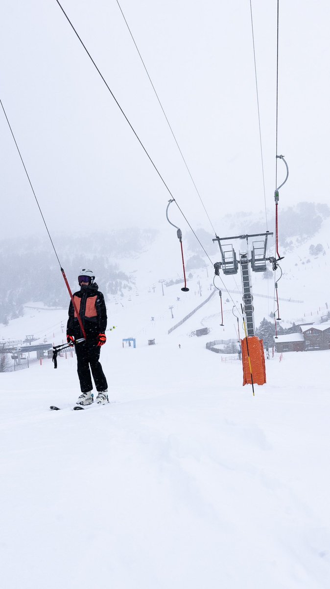 🔴LIVE 8.12.2024 
Grandvalira inicia la temporada als sectors de Pas de la Casa i Grau Roig, i el sector de Canillo amb el Mon(t) Magic operatiu. 
Amb més de 55 cm de neu verge, donem el tret de sortida oficial a l’Hivern Infinit.
Per a més info. 👉 grandvalira.com