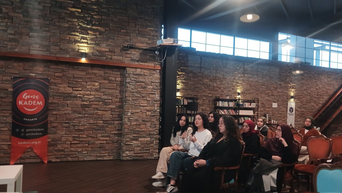 Genç KADEM Eğitim Seminerleri devam ediyor. 🤩

Sakarya Üniversitesi Öğrenci Topluluğu olarak Birlik Vakfı binasında Düşünsel Esneklik Eğitimimizi gerçekleştirdik.