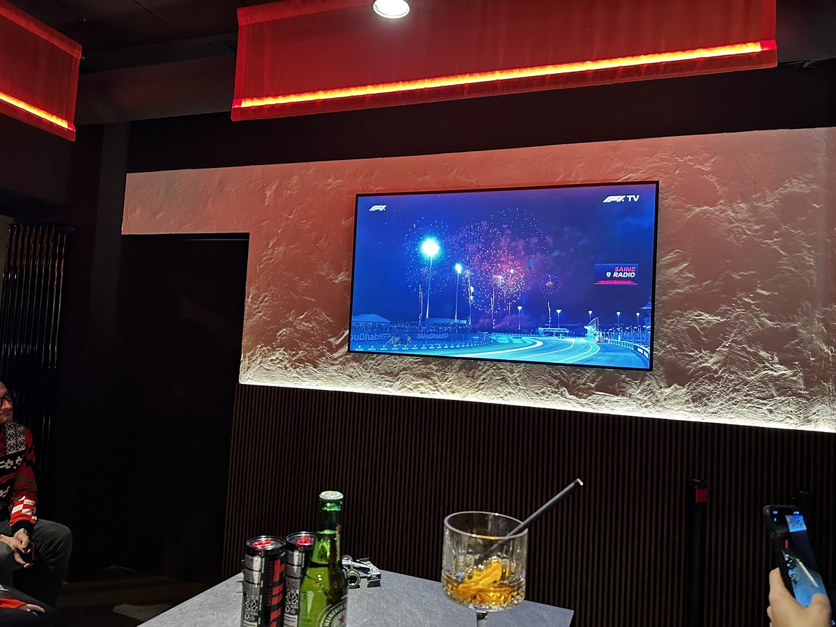 F1LV's tweet photo. Sezonas noslēgums un pēdējā sacīkste kopā ar @f1_fanu_klubs biedriem - ļoti atbilstoši un jautri. Mums ir daudz zinoši un ļoti kaislīgi F1 fani, par ko man liels prieks - būs ko darīt arī turpmāk! https://t.co/s2po5naoBC
