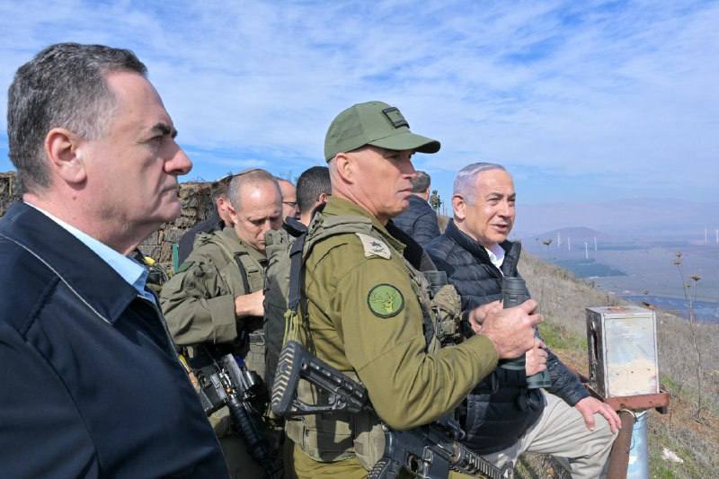 #Netanyahu, işgal ettikleri Golan'daki 1974 "geri çekilme" anlaşmasının çöktüğünü duyurdu!

📌#Suriye sınırında işgal edilen bölgeye giden Netanyahu: "Bu, İsrail için yeni fırsatlar getiren tarihi bir gün. Esad rejiminin düşüşü, İran ve Hizbullah'a indirdiğimiz darbelerin