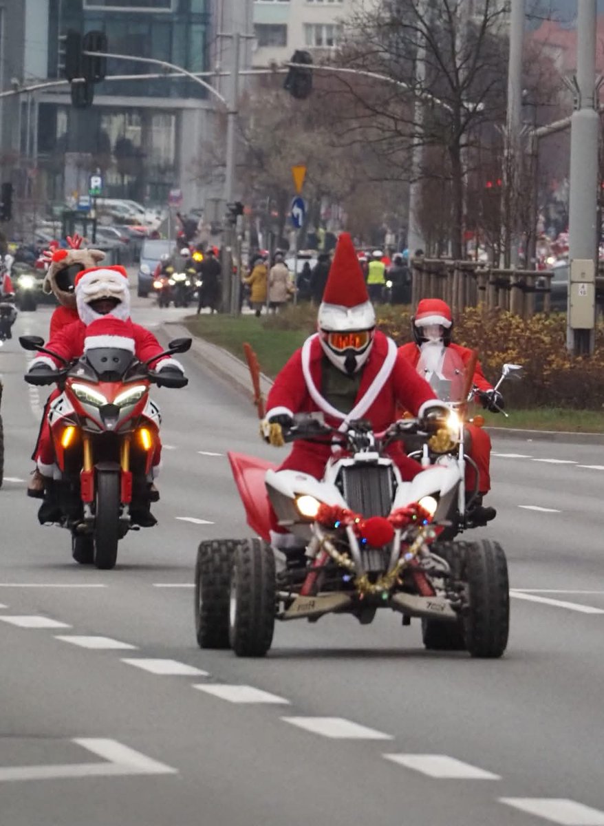 MagdaMarrkefka's tweet photo. #Mikołaje na motocyklach 🧑🎄 w @gdansk ❤️
źródło: Gdańsk w obiektywie Facebook
#loveGdańsk #livegda #gda #Gdańsk #SantaClauses #motorcycles #motocykle https://t.co/vZtA0EdnJQ