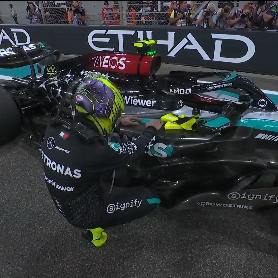 F1nishLine_'s tweet photo. Eu não estou a chorar … vocês é que estão 
#F1naSPORTTV @sporttvportugal https://t.co/vkesC1hmuB