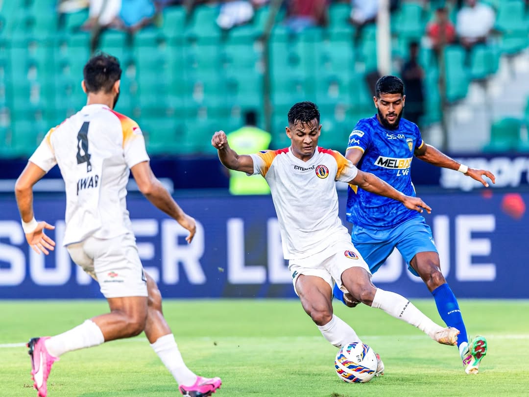 ✍ Oscar Bruzon's ship keeps sailing against all winds.

Against all odds climbing to the top after hitting rock bottom, the fans are now confident enough in expecting an optimistic on Thursday.

Have a look on this article by <a href="/Arnab__A/">Arnab</a> 👇

medium.com/@ebbu/the-osca…

#EBBU