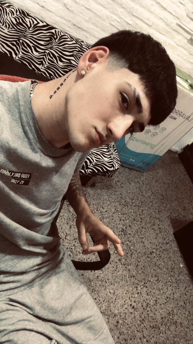 nahueloo🦇 (@nahuurivaas) on Twitter photo 