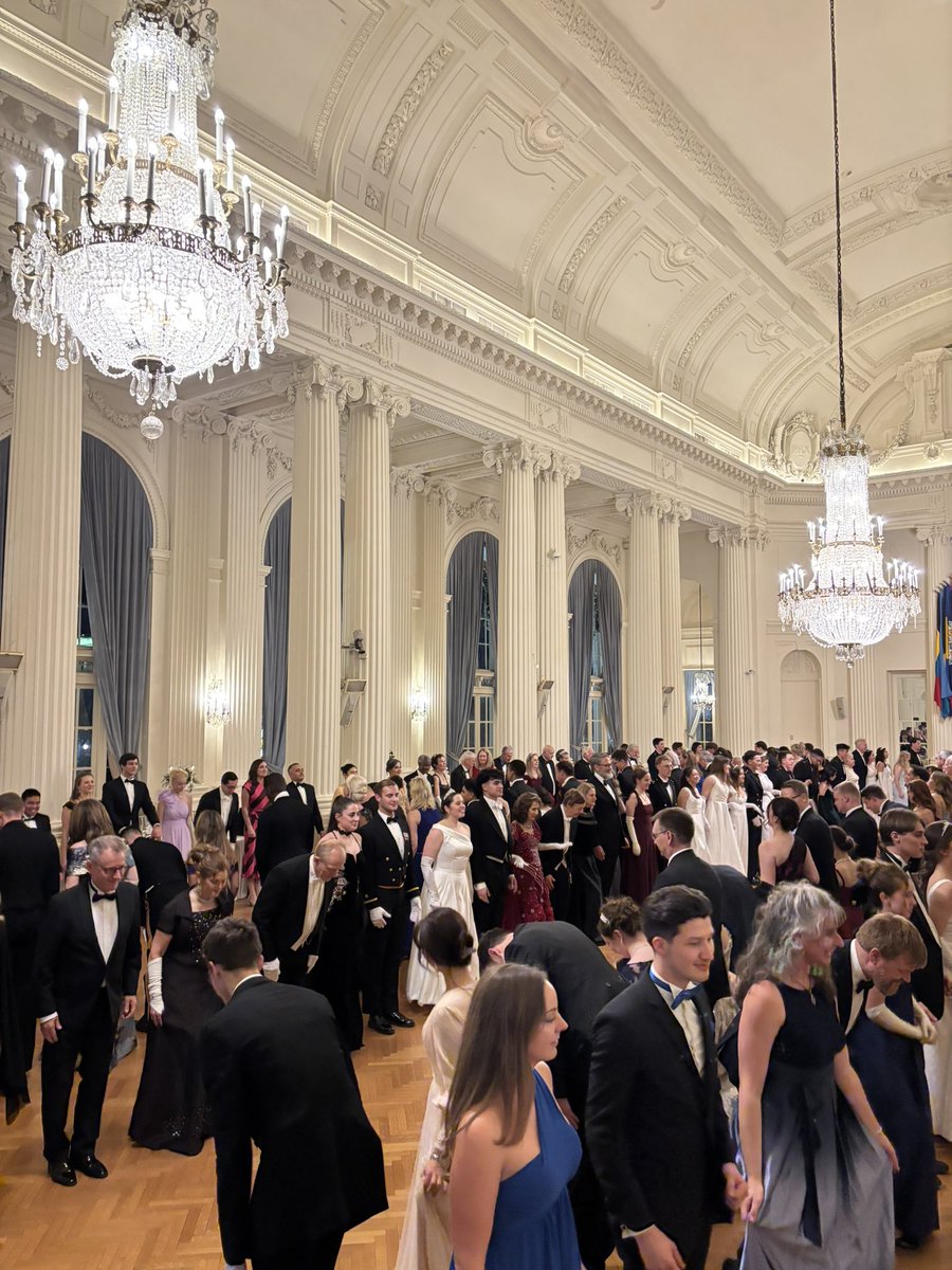 Embassy of Austria in the United States (@austriainusa) on Twitter photo Viennese Christmas Ball 2024 🎄✨
The ball of the American-Austrian Cultural Society under the patronage of Amb. <a href="/SchneebauerP/">Petra Schneebauer</a> gave guests a chance to enjoy the spirit of a true #Viennese ball. A wonderful evening celebrating culture, tradition & the strong ties btw. 🇦🇹 & 🇺🇸! Viennese Christmas Ball 2024 🎄✨
The ball of the American-Austrian Cultural Society under the patronage of Amb. <a href="/SchneebauerP/">Petra Schneebauer</a> gave guests a chance to enjoy the spirit of a true #Viennese ball. A wonderful evening celebrating culture, tradition & the strong ties btw. 🇦🇹 & 🇺🇸!