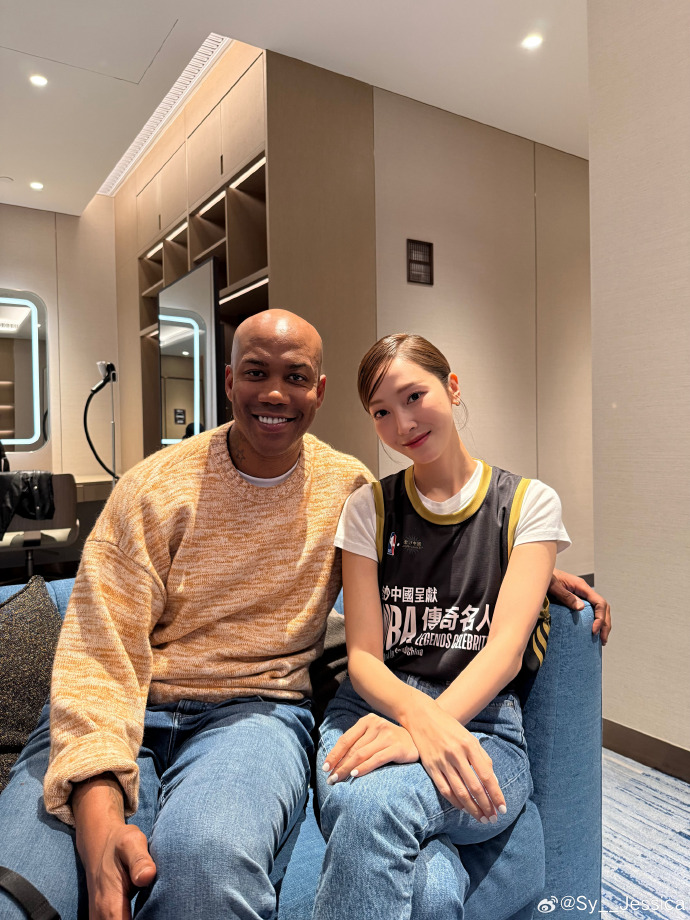 0418tv's tweet photo. 📌241208 #JessicaJung Weibo💛

Sy__Jessica: "Met old friends🤗Met new friends🤝Also unlocked a new identity🎤 Had a lot of fun yesterday✨Will continue playing next time😘🏀🎉 
#NBALegendCelebrityGame #VenetianVarietyGallery #MacauVenetian"

https://t.co/Fszn4p8I09

#제시카정 https://t.co/zPqJSw9V3I