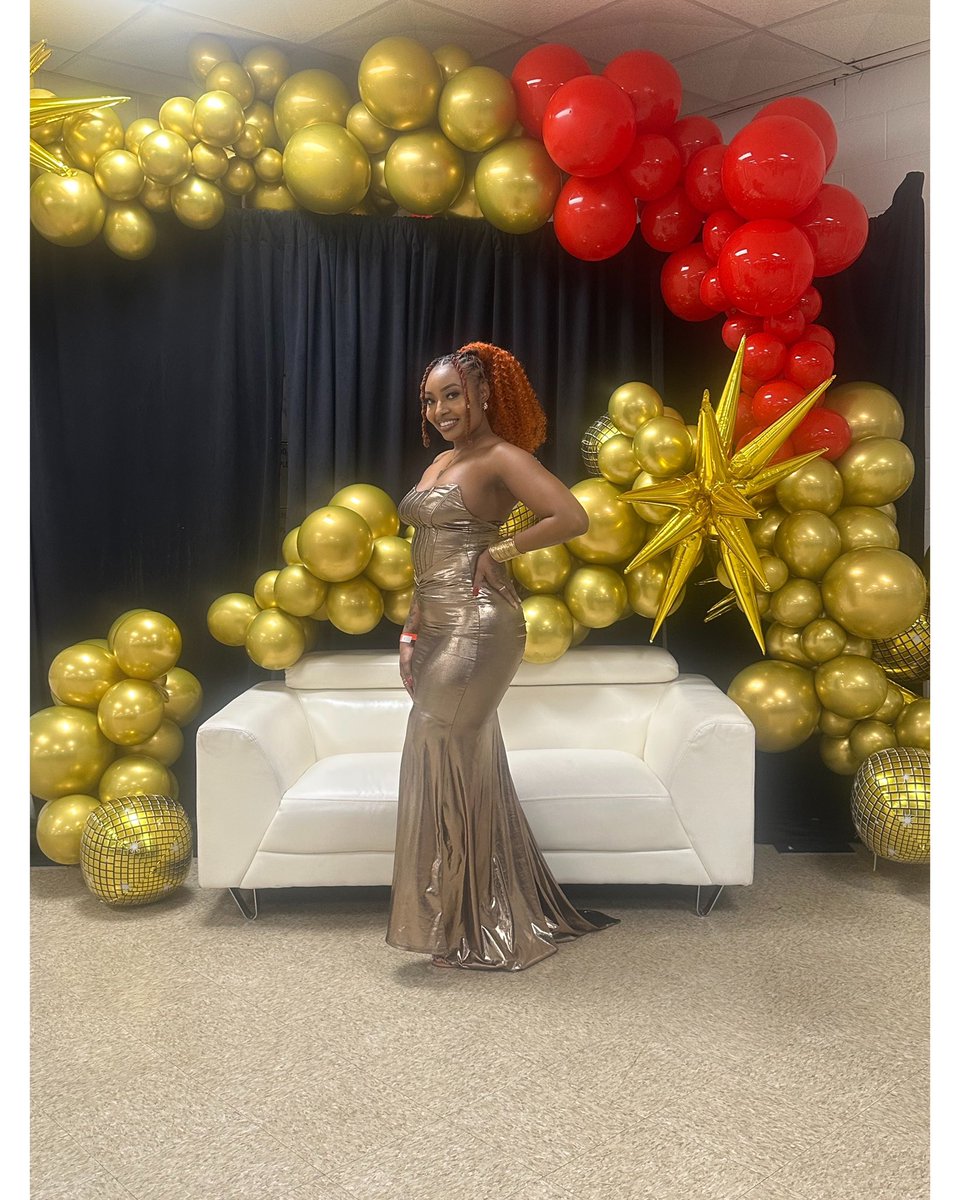 Thatgalcort's tweet image. A Crimson and Cream Affair : Hollywood Glam ✨ #fyp #locs #womenwithlocs