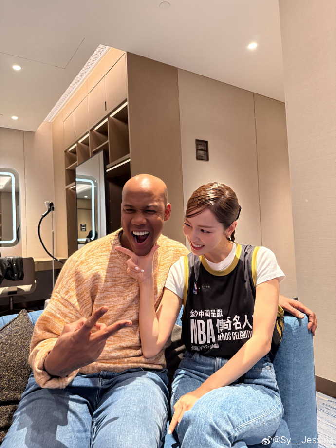 0418tv's tweet photo. 📌241208 #JessicaJung Weibo💛

Sy__Jessica: "Met old friends🤗Met new friends🤝Also unlocked a new identity🎤 Had a lot of fun yesterday✨Will continue playing next time😘🏀🎉 
#NBALegendCelebrityGame #VenetianVarietyGallery #MacauVenetian"

https://t.co/Fszn4p8I09

#제시카정 https://t.co/zPqJSw9V3I